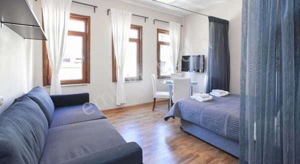 Beyoğlu Galatasaraya Sıfır Eşyalı Full Kombi Ve Klimalı Stüdyo Kiralık