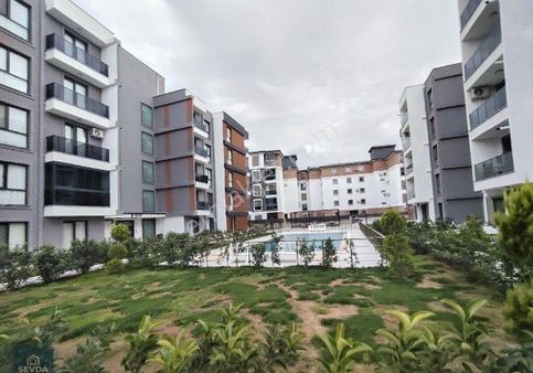 Bahçelievler De Havuzlu Sitede 2+1 Ayrı Mutfak Satılık Daire