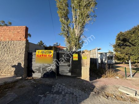 Rota’dan Yunak’ta Satılık 3+1 588m2 Müstakil Bahçeli Ev