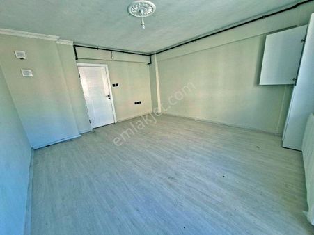 Uytundan Edremitte Merkezi Konumda Doğalgazlı Satılık 2+1 Daire