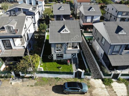 Yeniçiftlik Merkezi Konumda Kombi Petek Hazır 5+1 Müstakil Villa