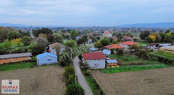 Remax Desıgn Adapazarı Çökekler'de İmarlı Satılık Arsa