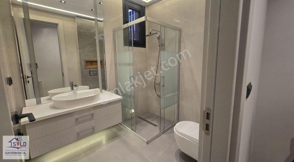 Güzelbahçe Yelki Okullar Yakını Havuzlu Kiralık Villa