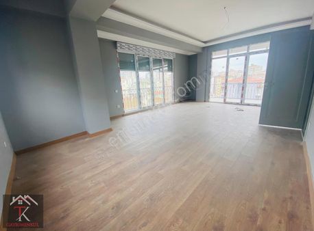Tk'dan Caddeye Paralel 102 M2net Geniş Balkonlu 3+1 Daire