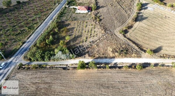 Vadi Emlak'tan Çamağzı'nda Ana Yola Cephe Satılık 2.121m² Tarla