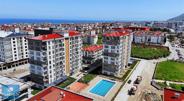 Cumhuriyette Havuzlu, Lüks Site İçinde Full Eşyalı Satılık 1+1