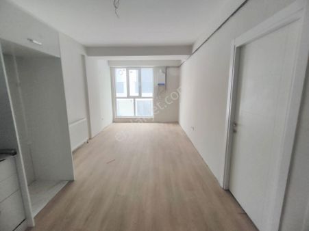 Emlak Dünyasından Maltepe Girne'de Kelepir 1+1 Fırsat Daire