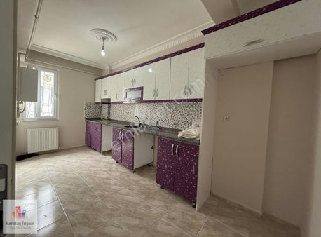 Kiralık Meydanda Yüksek Camlı Giriş Gibi 2+1 90 M2 Bahçe Kat