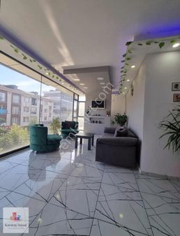 Kurumsal Firmalara Uygun Cadde Üstü Her İşe Uygun 140 M2 Ofıs