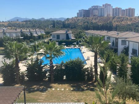 Kuşadası’nda Tek Müstakil 400m2arsa Ortak Havuzlu Doğalgazlı Villa