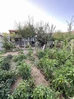 Çayırbağında Satılık Müstakil 320 M2 Bahçe Ve Evi