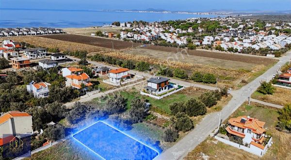 No:10 Gayrimenkul'den Serbest Projeli 303m² Merkezi Konumlu Arsa