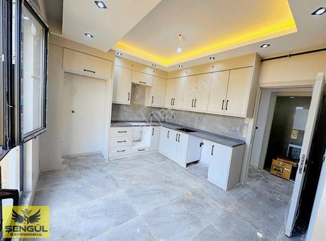 Şengül Gayrimenkul'den Yenişafakta Satılık 3+1 Daireler