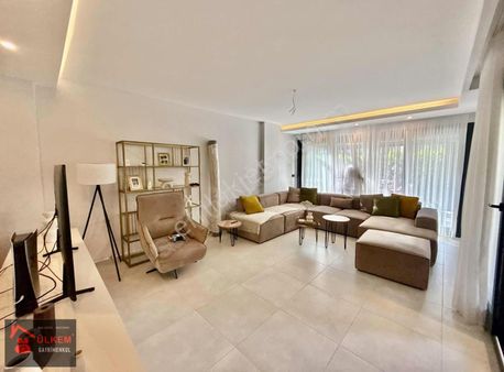 Soğucak'ta Tek Müstakil Havuzlu Site Denize 850 Mt Villa