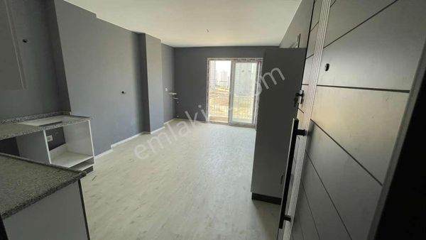 Adana Sarıçam Osmangazi De 1+1 Geniş Oturumlu Oturuma Hazır