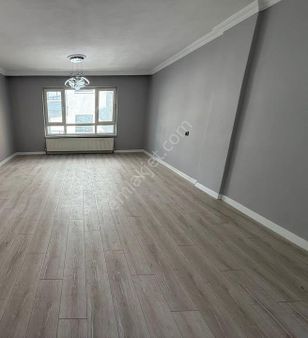 Beylikdüzü'nde Metrobüse Yakın İskanlı 2+1 Fırsat Dairemiz