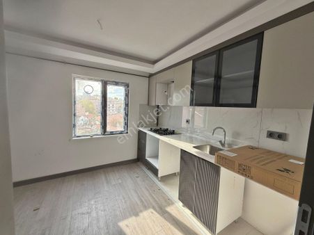 Oturuma Hazır! Kolej/ Metro Yakını 2.kat/asansörlü 2+1 Kiralık
