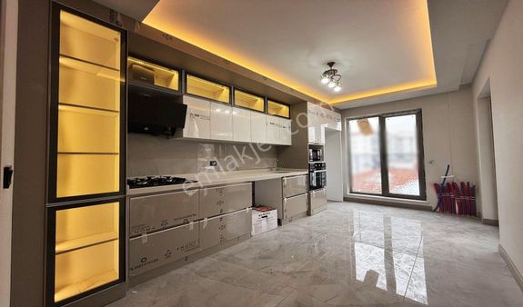 Vadi'den Karakayada Cadde Yakını Sıfır Katta Yapılı İskanlı 3+1