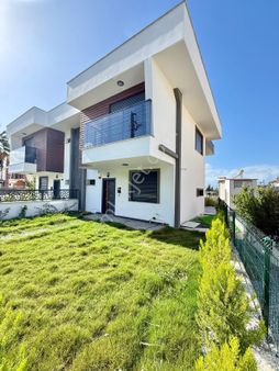 Kuşadası Soğucak’ta Satılık Sıfır  Lüks 4+2 Villa