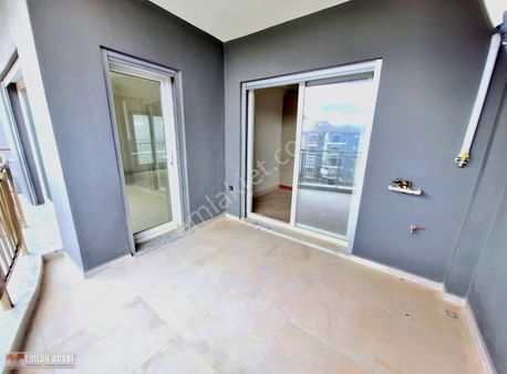 Kuşadasında Kapalı Otoparklı,doğalgazlı,sıfır 3+1 Eşyasız Daire