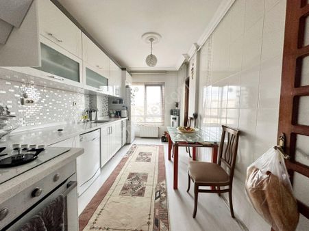 Tevfik Sağlam Cad. Üzeri 160m2 3+1 Orta Kat A.manzaralı Emsalsiz