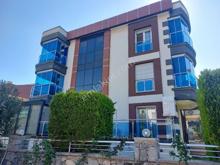 Güzelbahçe Yalı'da Havuzlu Site'de Satılık 2+1 Daire