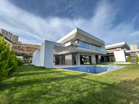 Kuşadası Avm Bölgesi | 550 M² Arsada Son Kalan Villalar! Doğalgazlı Ultra Lüks – Tapu Teslim