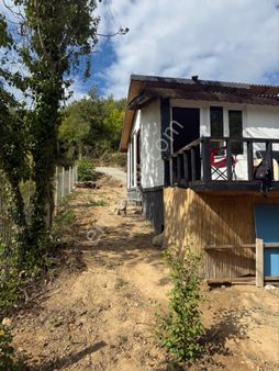 📍 Sakarya / Geyve – Çamlık Mahallesi 🔹 Ada / Parsel: 122 / 11 📐 483 M² İçinde Yapısı Bulunan Arsa