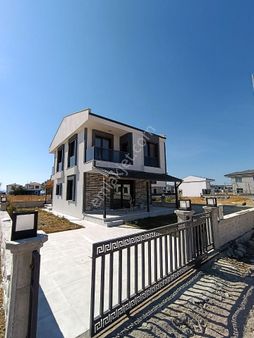 Taş Emlak'tan Altınovada 3+1 Villa