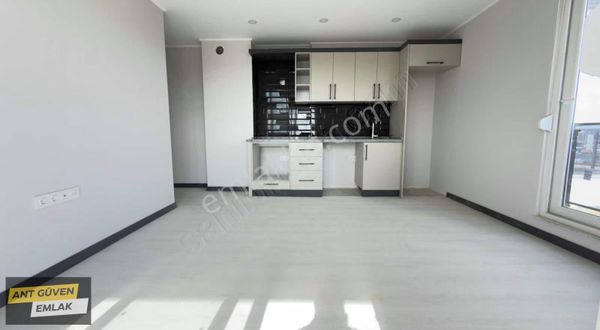 Atatürk Caddesi Yakını Asansörlü Güney Cepheli Sıfır 2+1 Daire