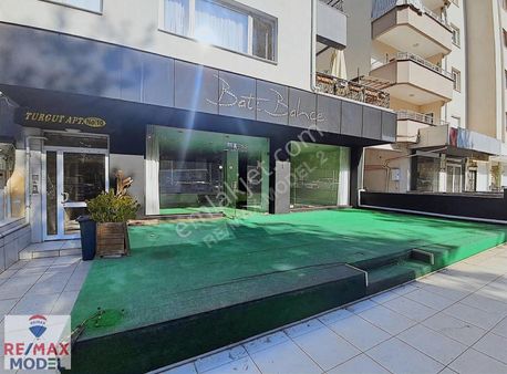 Remax Model'den Çamlık'ta 300m² Kiralık Dükkan