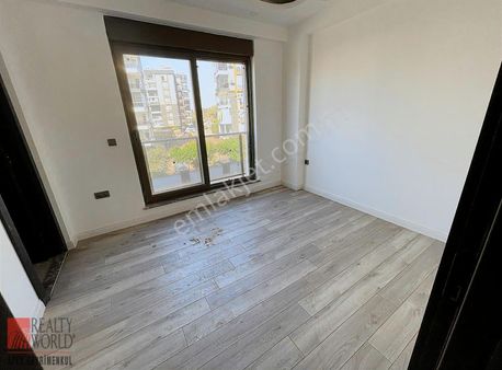 Havuzlu Kapalı Otoparklı Güvenlikli Site 2.kat 2+1 85m² Rezidans