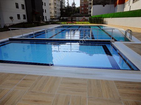 Kartal Kiralık Daire 2 Banyolu Havuzlu Güvenlikli Aile Sitesinde