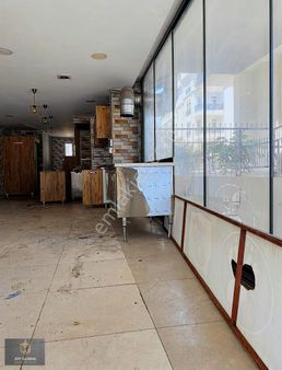 Cadde Üzeri Depolu Kiralık Dükkan