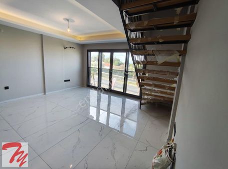 Kuşadası,merkezde Deniz Manzaralı Satılık Dubleks Daire