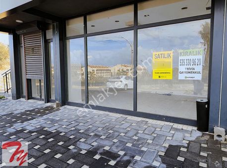 Kuşadası,hastane Bölgesinde Satılık Dükkan