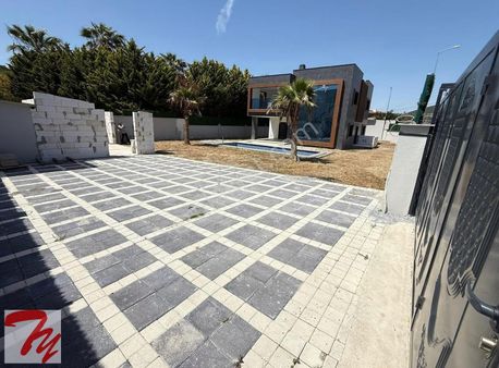 Kuşadası,merkezde Satılık Lüks Villa