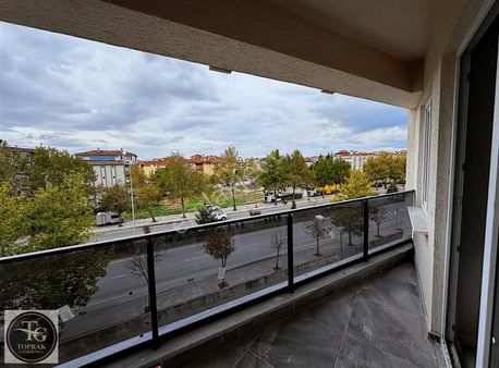 Pınar Mahallesi Cadde Üzeri Satılık 2+1 Sıfır Arakat Daire