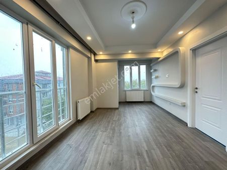 Saray Ayaspaşa'da Fırsat Uygun Fiyata Ön Cephe 1+1 Satılık Daire