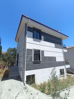 Taş Emlak'tan Sarımsaklıda 6+1 Tripleks Villa