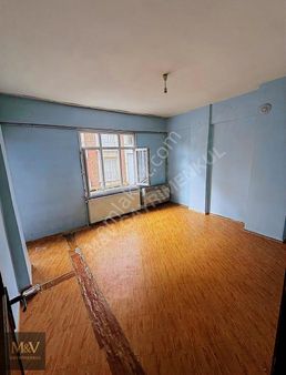 M&v Gayrimenkul'den 50yıl Mh Caddeye Yakın Satılık 1kat 85m2 2+1