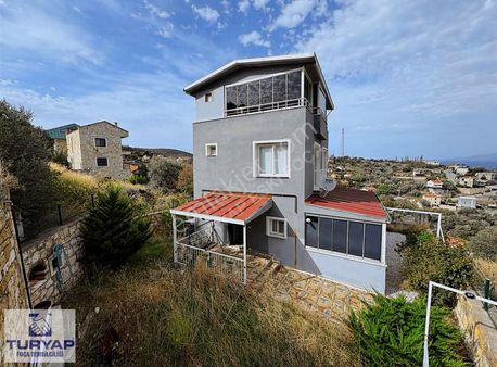 Yeni Foça'da Satılık Tam Müstakil Doğalgazlı Tripleks Villa