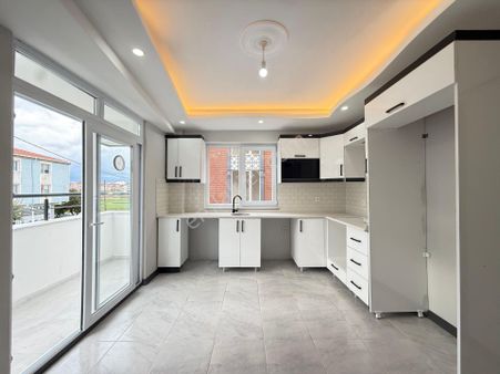 Saray Kemalpaşa'da Arakat Öncephe Lüks 3+1 Satılık Daire