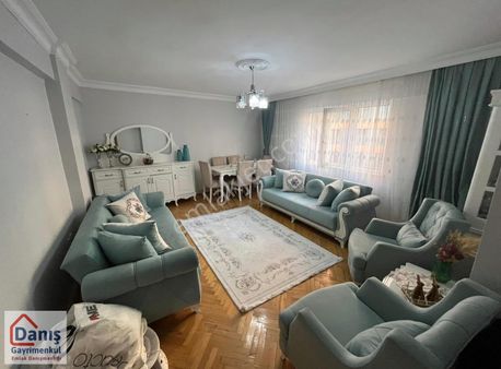 Bulgurlu Metroya 6-7 Dakika Mesafede 3.kat Balkonlu 3+1 (2000 Y)