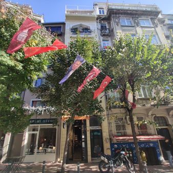 Beyoğlu Boğazkesen Caddesinde - Satılık 2+1 Yüksek Tavanlı Daire