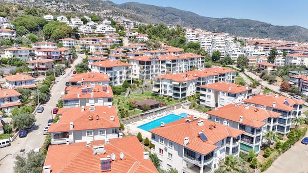 Altınoluk Merkezde Satılık Havuzlu 3+1 Havuzlu Daire