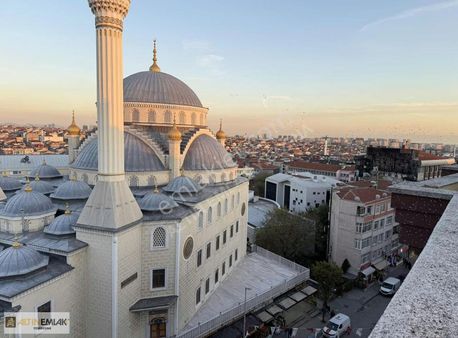 Yenibosna Mer Camii Karşında 650m2 İmalata Uygun İskanlı İş Yeri