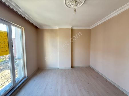 Tuşba Emlaktan Satılık İskanlı Kombili Ara Kat 3+1