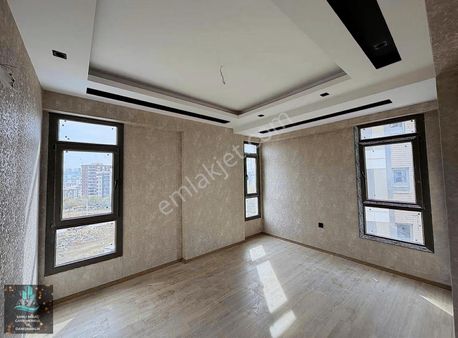 Şanlı Miraç'tan Site İçerisinde Kiralık 2+0 Lüx Daire