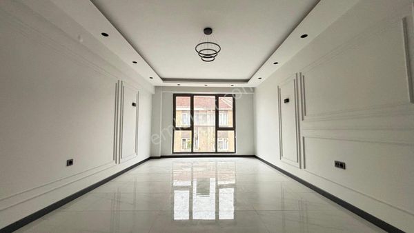 !! Recep Ümit Emlak'tan Uluzafer Caddesi Üzerinde 3+1 Ferah Lüx Asansörlü-ebeveyn Banyolu Daire !!